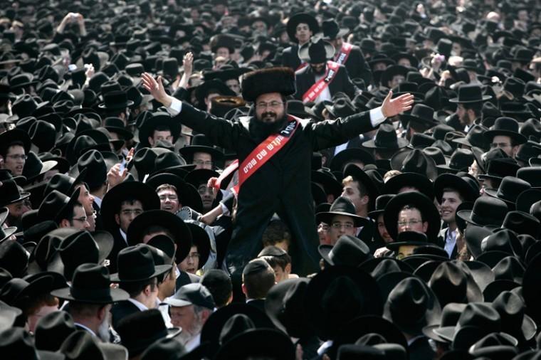 Tens+of+thousands+of+Haredi+Orthodox+Israelis+take+to+the+streets+in+Jerusalem+to+protest+a+court+order+requiring+haredi+parents+to+send+their+daughters+to+an+Emanuel+school%2C+June+17%2C+2010.