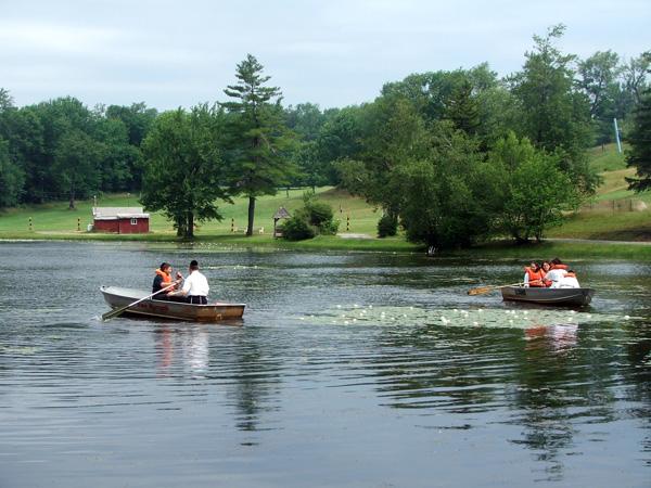 The+lake+at+Kutshers+offers+boating+and+fishing.