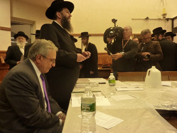 Meeting+with+an+Orthodox+group+in+Brooklyn%2C+New+York+gubernatorial+candidate+Carl+Paladino%2C+seated%2C+saw+an+audience+receptive+to+his+message+that+children+shouldn%E2%80%99t+be+%E2%80%9Cbrainwashed%E2%80%9D+into+thinking+being+gay+is+OK%2C+Oct.+10%2C+2010.+
