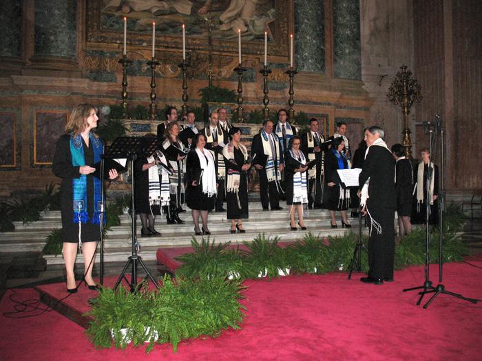 Cantor+Lauren+Bandman+of+Temple+Beth+Am+in+Los+Altos+Hills%2C+Calif.%2C+introduces+the+first+piece+in+the+cantorial+concert+in+Rome+--+Shalom+Aleichem%2C+by+William+Sharlin%2C+Nov.+16%2C+2010.+