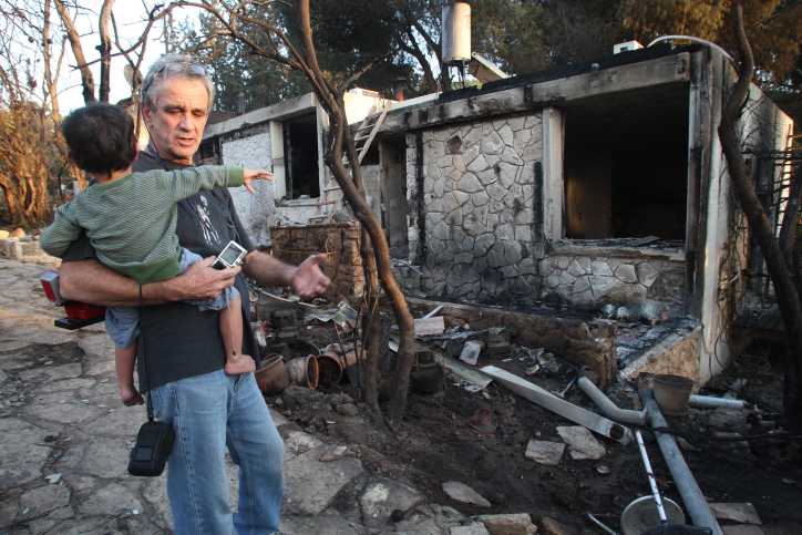 Father+and+son+look+at+their+house+in+Ein+Hod%2C+near+Haifa%2C+that+was+burned+down+in+the+fire+that+ravaged+the+Carmel+Forest%2C+Dec.+5%2C+2010.+%28Meir+Partush%2FFlash90%2FJTA%29