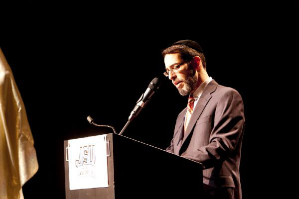 Rabbi+Michael+Rovinsky+tells+about+the+kinds+of+activities+the+Jewish+Student+Union+provides.+Photo+by+Andrew+Kerman