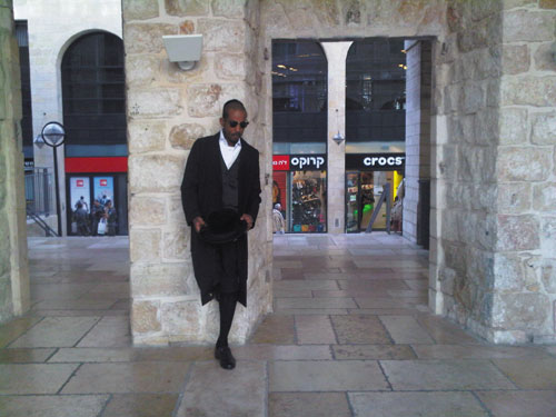 The+rapper+Shyne%2C+shown+leaning+against+a+pillar+in+the+Old+City+of+Jerusalem%2C+says+the+tenets+of+Judaism+help+him+become+closer+to+the+kind+of+person+he+strives+to+be.+Photo%3A+Dena+Wimpfheimer