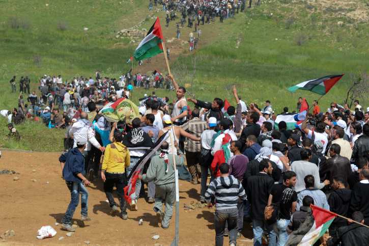 Arab+demonstrators+marking+the+63rd+anniversary+of+the+Nakba+hold+Palestinian+flags+as+they+approach+the+village+of+Majdal+Shams+in+the+Golan+Heights%2C+between+Syria+and+Israel%2C+May+15%2C+2011.