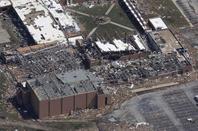 Birds-eye+view+of+damage+to+Joplin+High+School.+Freshmen+Bonnie%0AArdrey+and+DiVaughn+Simmon+are+attending+Memorial+Middle+School%0Auntil+it+can+be+repaired.+%28Photo%3A+wp.joplinfree-+thinkers.org%29%0A
