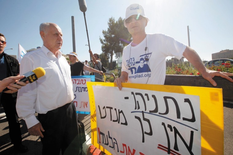Noam+Shalit%2C+right%2C+with+Knesset+member+Michael+Eitan+during+a%0Aprotest+on+behalf+of+Shalits+captive+son+Gilad+outside+the+prime%0Aministers+residence+in+Jerusalem+on+Gilads+25th+birthday%2C+Aug.%0A28%2C+2011.+Photo%3A+Miriam+Alster%2FFlash90%2FJTA%0A