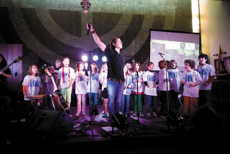 Rick Recht performs at a 2009 Saul Mirowitz Day School - Reform
Jewish Academy open house event. Recht will perform at an open
house on Nov. 6 for the Saul Mirowitz Jewish Community School, the
new day school created from the merger of RJA and Solomon Schechter
Day School.
