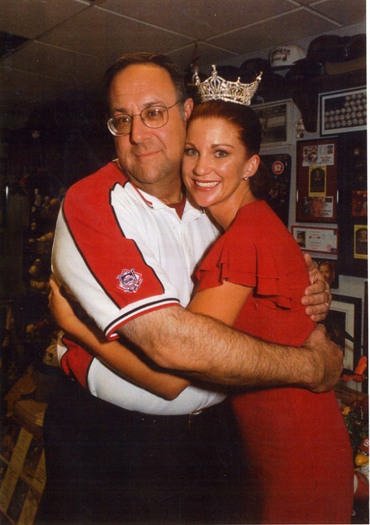 Marty Hendin, vice president for communications for the St.
Louis Cardinals, thanks Amber Etheridge, Miss Missouri 2003, for
her support of the Party With A Purpose sponsored by Legal
Advocates for Abused Women (LAAW). Hendin will be honored for his
10 years of service as a volunteer for LAAW, which provides
services for victims of domestic violence and abuse. Etheride is a
victim advocate for the Victim Center of Springfield, Mo., and
speaks about the subject throughout the state. File Photo: Jim
Herren Photography
