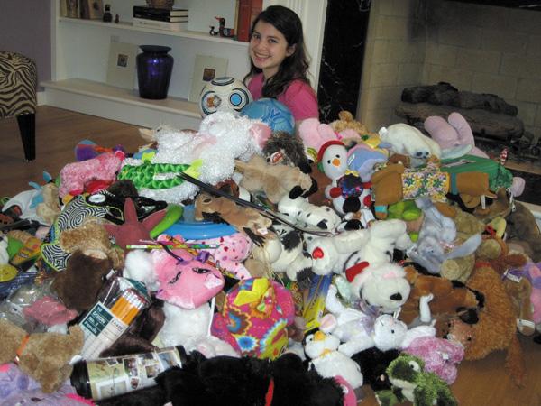 Hannah+Freeman+chose+Beanies+for+Baghdad%2C+collecting+stuffed+animals+and+other+items+for+children+in+Iraq+and+other+war-torn+countries+for+her+bat+mitzvah+project.%0A