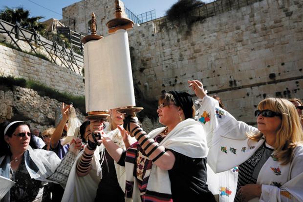 Women+of+the+Wall+holding+their+monthly+Rosh+Chodesh+service+at+the+Western+Wall%2C+in+contravention+of+rules+barring+women+from+wearing+prayer+shawls+or+reading+from+the+Torah+at+the+site%2C+March+12%2C+2013.%0A