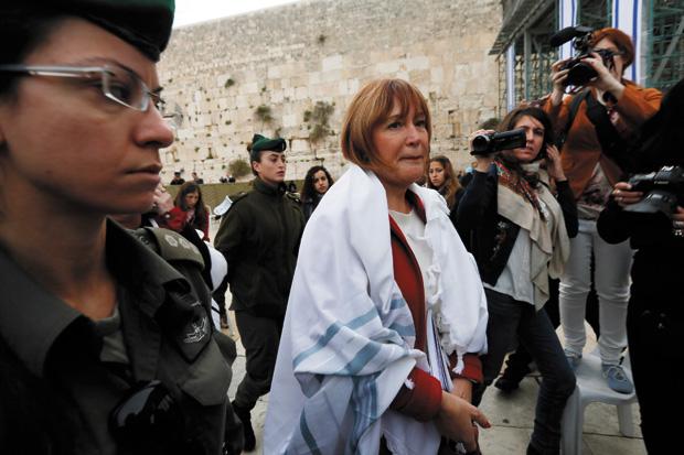 Lesley+Sachs%2C+director+of+Women+of+the+Wall%2C+is+detained+by+police+after+wearing+a+prayer+shawl+at+the+Western+Wall+in+Jerusalem%2C+April+11%2C+2013.+A+local+solidarity+event+for+the+%E2%80%98Women+of+the+Wall%E2%80%99+is+planned+for+May+10%C2%A0+at+United+Hebrew.%0A
