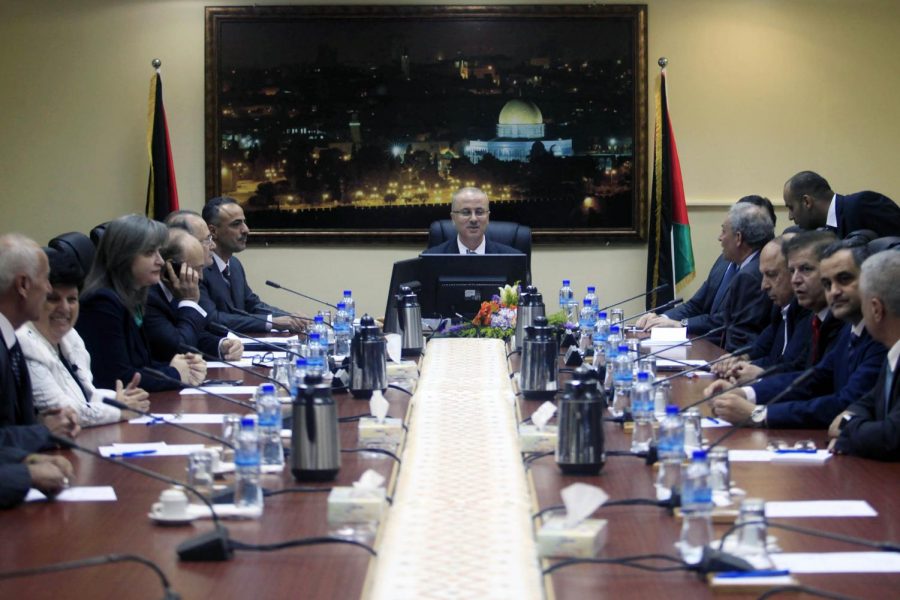 Prime+Minister+Rami+Al-Hamdallah+%28C%29+attends+his+first+meeting+of+the+new+unity+government+cabinet%2C+in+the+West+Bank+city+of+Ramallah%2C+on+June+3%2C+2014.+The+Palestinian+national+unity+government+was+sworn+in+on+Monday+before+Palestinian+President+Mahmoud+Abbas+in+the+West+Bank+city+of+Ramallah.+Photo+by+Issam+Rimawi%2FFlash90+%2A%2A%2A+Local+Caption+%2A%2A%2A+%C3%B8%C3%A0%C3%AE%C3%A9+%C3%A7%C3%AE%C3%A3%C3%A0%C3%AC%C3%AC%C3%A4+%C3%AE%C3%AE%C3%B9%C3%AC%C3%BA+%C3%A0%C3%A7%C3%A3%C3%A5%C3%BA+%C3%A7%C3%AE%C3%A0%C3%B1+%C3%B4%C3%A2%C3%A9%C3%B9%C3%A4+%C3%B8%C3%AE%C3%A0%C3%AC%C3%AC%C3%A4+%C3%B8%C3%A0%C3%B9+%C3%AE%C3%AE%C3%B9%C3%AC%C3%BA+%C3%A4%C3%B8%C3%B9%C3%A5%C3%BA+%C3%A4%C3%B4%C3%AC%C3%B1%C3%A8%C3%A9%C3%B0%C3%A9%C3%BA