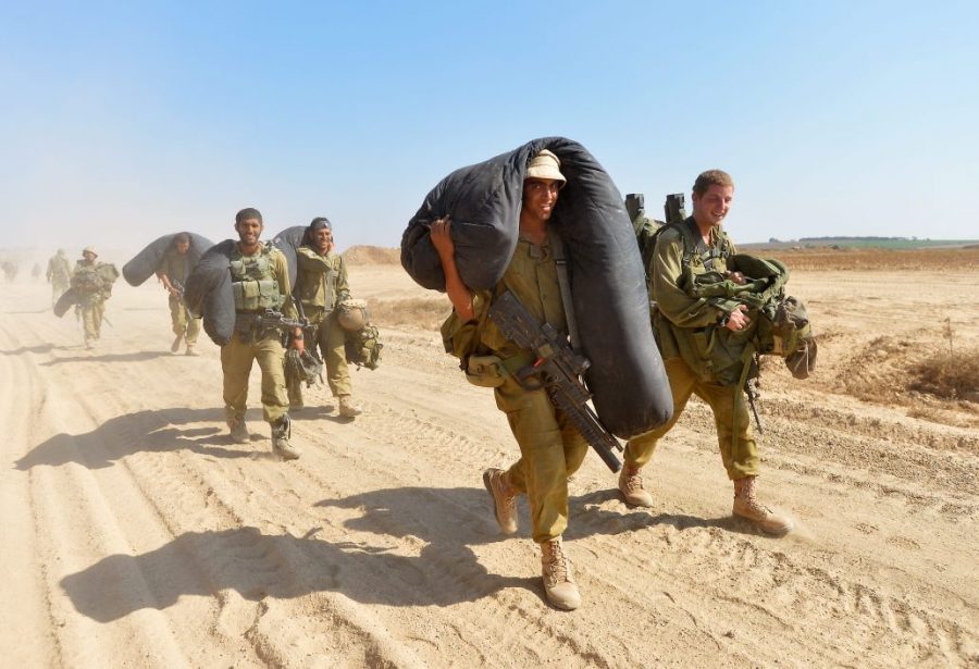 Israeli+soldiers+leaving+the+Gaza+Strip+seen+near+the+border+between+Israel+and+the+Hamas-controlled+coastal+area%2C+Aug.+4%2C+2014.+%28Flash90%29