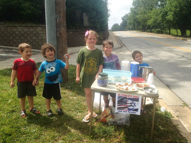 Lemonade stand supports IDF soldiers