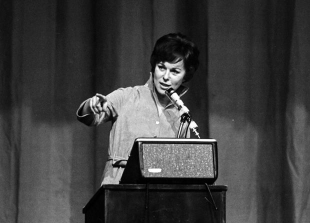 Bess Myerson, who in 1945 became the first Jewish Miss America contest winner, addresses a sold-out crowd at an event sponsored by the Women’s Division of the Jewish Federation of St. Louis, hosted at Temple Israel on Feb. 9, 1977. Photo:  David M. Henschel.  