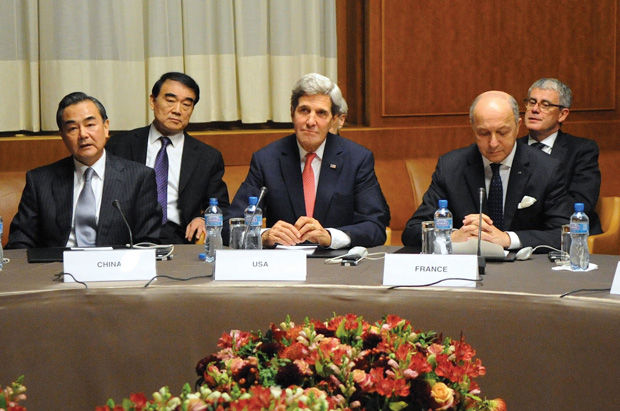 %0AU.S.+Secretary+of+State+John+Kerry+sitting+between+Chinese+Foreign+Minister+Wang+Yi+and+French+Foreign+Minister+Laurent+Fabius+at+U.N.+headquarters+in+Geneva+after+world+powers+concluded+a+nuclear+deal+with+Iran%2C+Nov.+24%2C+2013.+%28Wikimedia+Commons%29%0A