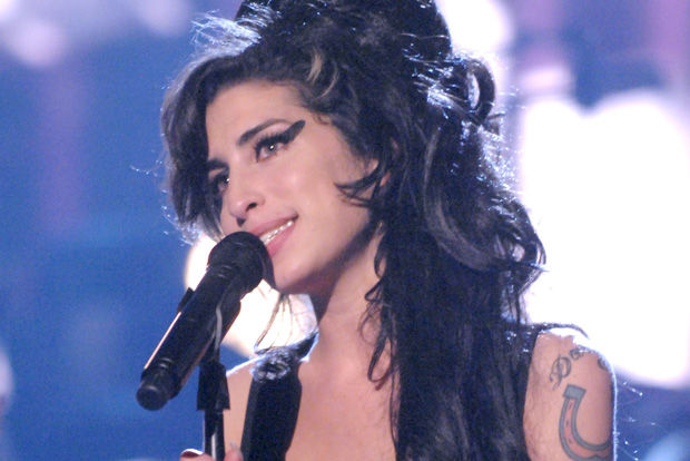 Amy Winehouse performs “Rehab” during 2007 MTV Movie Awards – Show at Gibson Amphitheater in Los Angeles. Photo: Jeff Kravitz/FilmMagic 