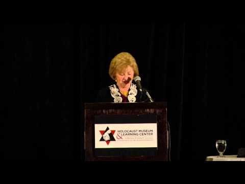 Gloria Feldman speaks at HMLC gala