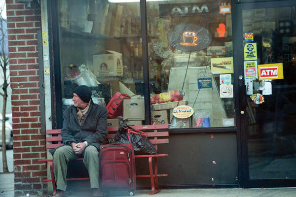 In+character+as+a+homeless+man%2C+Richard+Gere+attracted+little+attention+on+the+streets+of+New+York+City+during+filming+of+%E2%80%98Time+Out+of+Mind.%E2%80%99