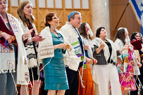Rabbis+on+stage+at+the+Reconstructionist+Rabbinical+College%E2%80%99s+2013+graduation+ceremony.+%28Courtesy+of+RRC%2FJewish+Reconstructionist+Communities%29