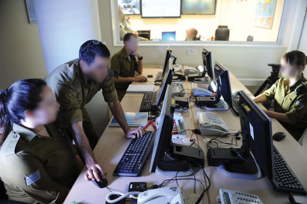 The+Israel+Defense+Forces%E2%80%99%C2%A0Roim+Rachok+initiative+helps+people+with+autism+integrate+into+the+Israeli+military%C2%A0and+enables+them+to+serve+in+key+positions.+Photo+courtesy+IDF