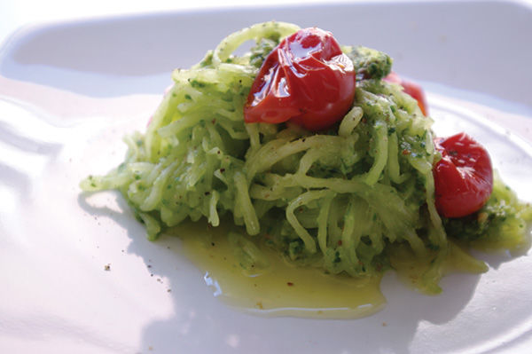 Pesto+Spaghetti+Squash+with+Blistered+Tomatoes.%C2%A0Recipe+by+Kayla+Kahn+from+her+blog%2C+The+Minimalist+Pantry.