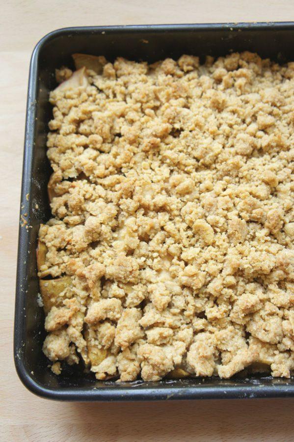 Apples+And+Pear+Streusel+Crumble.+Photo%3A+Shannon+Sarna