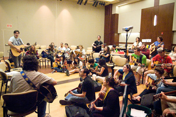 Jewish rock musician — and St. Louis native — Sheldon Low leads a session at a past Songleader Boot Camp Conference at the Jewish Community Center. Jewish Light file photo