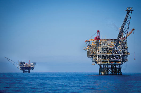 An oil rig in the Tamar natural gas field off the Israeli coast, June 23, 2014. (Moshe Shai/Flash 90)