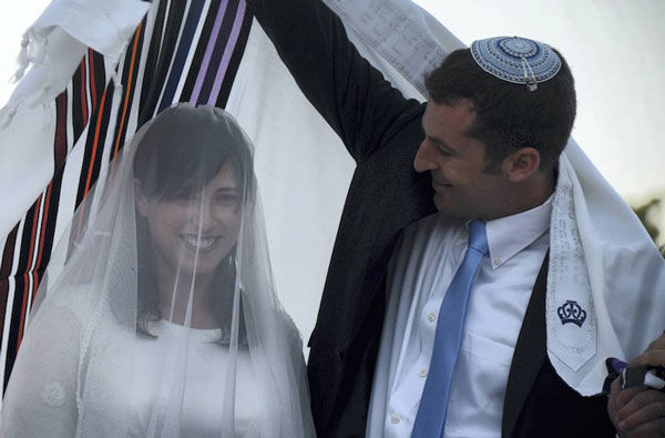 Tzipi Hotovely, Israel’s deputy transportation minister, marrying Or Alon in central Israel, May 27, 2013. (Yossi Zeliger/Flash 90)