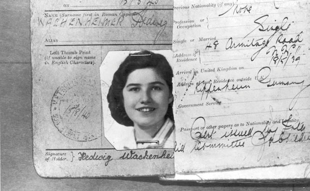 The certificate of registration issued to Hedy Wachenheimer (later Epstein), which she wore in May 1939, when she boarded the Kindertransport.   