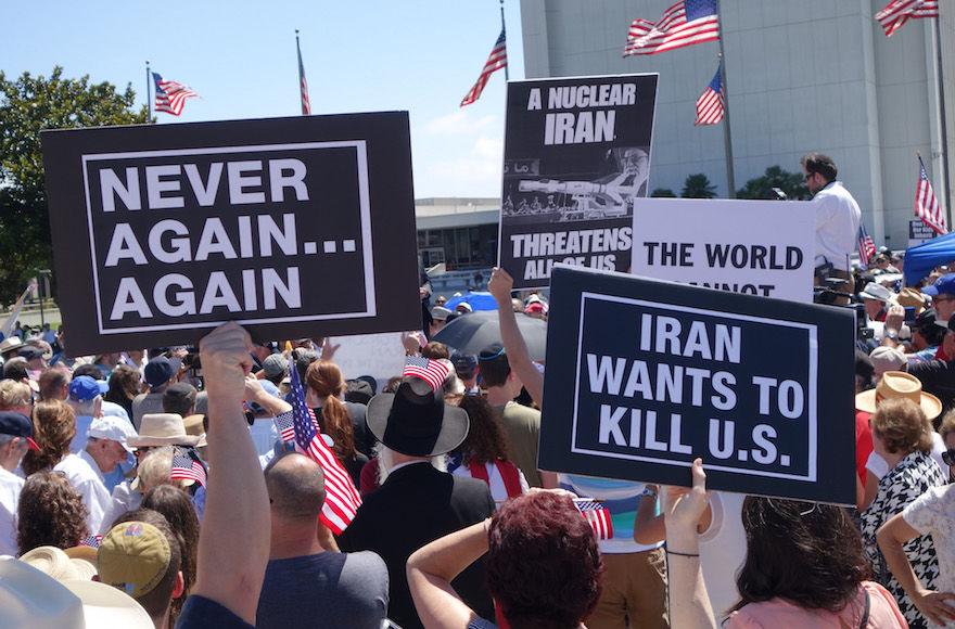 Hundreds+of+people+protesting+against+the+Iran+nuclear+deal+on+July+26%2C+2015%2C+in+Los+Angeles%2C+California.+%28Peter+Duke%29