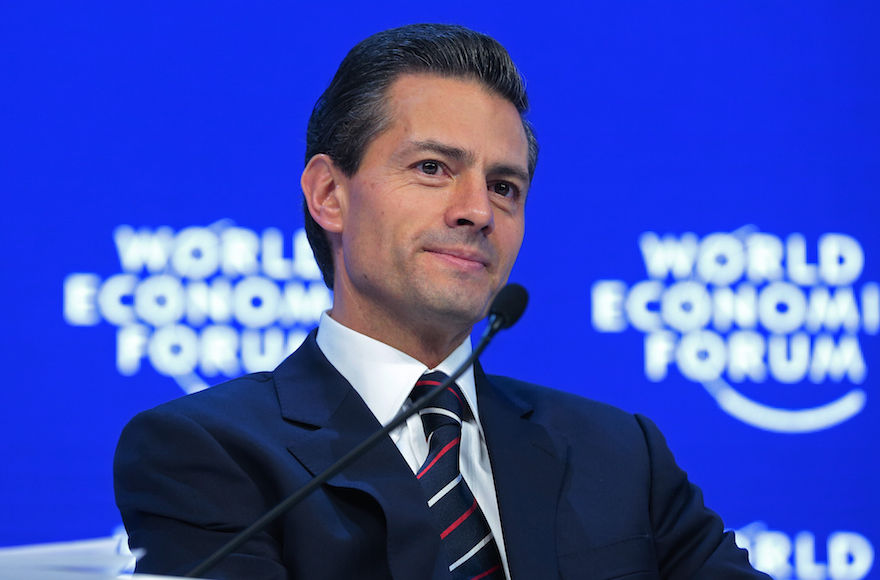Enrique+Pena+Nieto%2C+Mexico%E2%80%99s+president%2C+speaking+during+a+panel+session+at+the+World+Economic+Forum+in+Davos%2C+Switzerland%2C+Jan.+22%2C+2016.+%28Jason+Alden%2FBloomberg%29