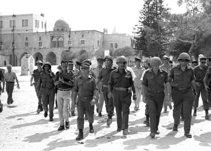 Defense+Minister+Moshe+Dayan%2C+Chief+of+Staff+Yitzhak+Rabin%2C+Gen.+Rehavam+Ze%E2%80%99evi+%28right%29+and+Gen.+Uzi+Narkiss+walk+through+the+Old+City+of+Jerusalem+on+July+6%2C+1967.+Photo%3A+Ilan+Bruner%2FGovernment+Press+Office+%28GPO%29