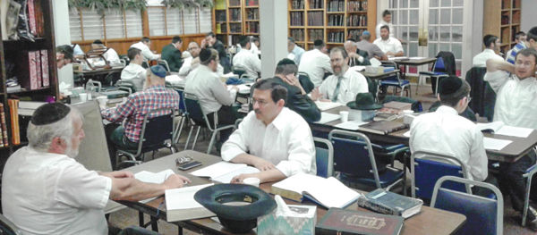 St.+Louis+Kollel%E2%80%99s+annual+Yarchei+Kallah+summer+learning+program+%C2%A0for+men%2C+women+and+teens+featured+speakers+including+Rabbi+Avrohom+Krohn+and+Sara+Aliza+Scheinberg.+The+event+was+sponsored+by+the+Fredman+family+in+honor+of+Alvin+Fredman%2C+A%E2%80%9DH.
