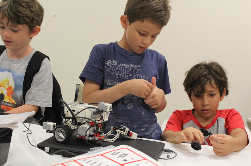 Campers+at+Big+Idea%2FJCC+Day+Camp+in+Tenafly%2C+N.J.%2C+incorporate+robotics+into+Lego+projects.+%28Courtesy+of+Kaplen+JCC+on+the+Palisades%29