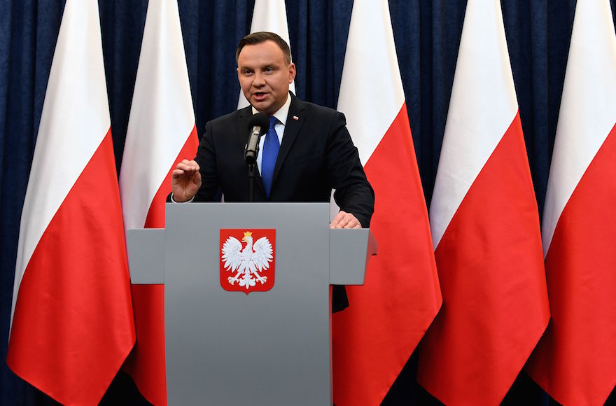 Polish+president+signs+bill+on+Holocaust+rhetoric%2C+drawing+rebuke+from+US