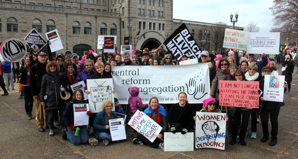 Central+Reform+Congregation+participates+in+the+Women%E2%80%99s+March+in+downtown+St.+Louis.+Photo%3A+Philip+Deitch