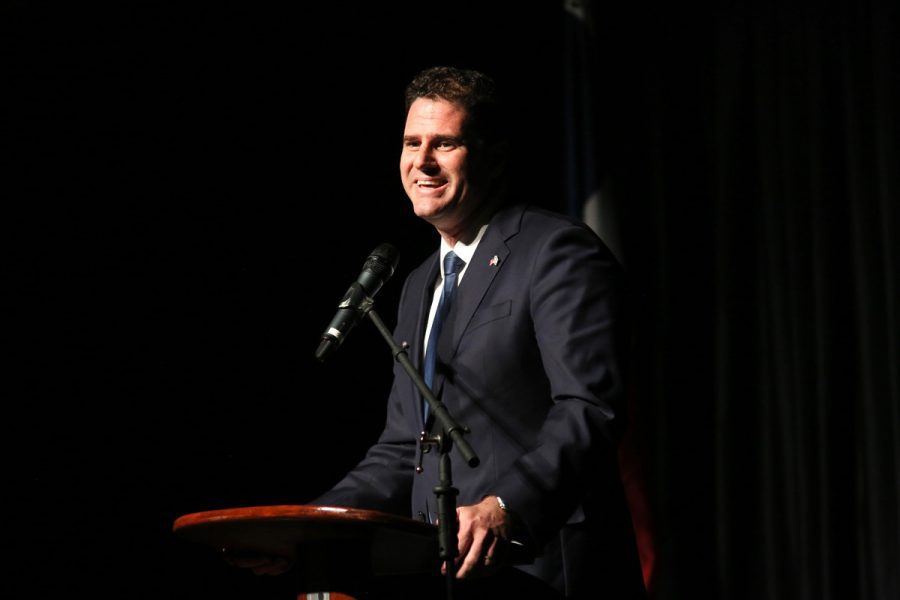 Israeli Ambassador to the U.S. Ron Dermer speaks to the audience at the Jewish Community Center on Monday night during his visit to St. Louis. Photo: Bill Motchan