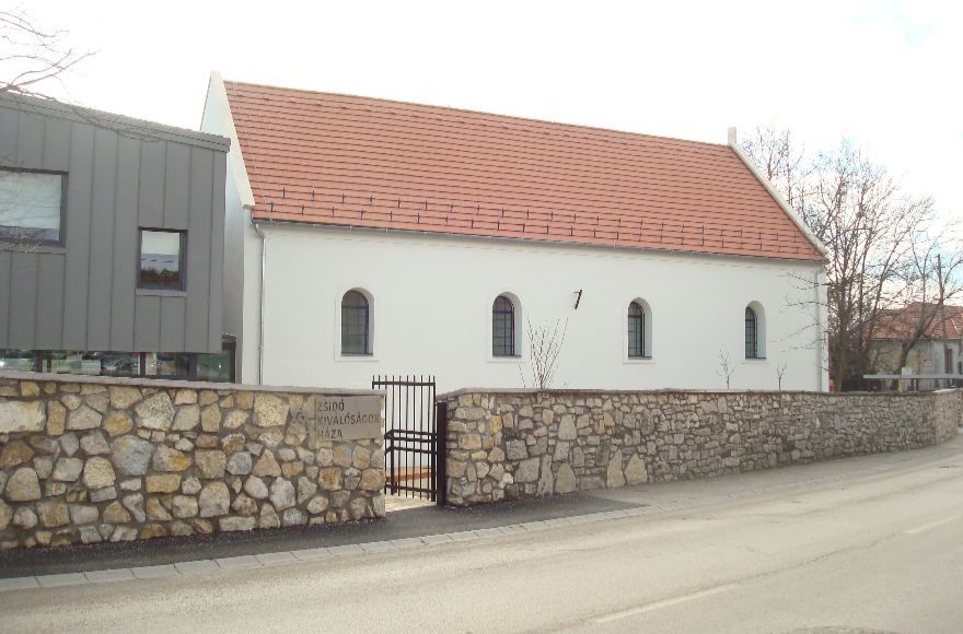 A+newly+renovated+former+synagogue+building+and+a+modern+virtual+exhibition+center+has+opened+to+the+public+in+the+western+Hungarian+town+of+Balatonf%C3%BCred%2C+March+20%2C+2018.+Photo%3A+Agnes+Bohm
