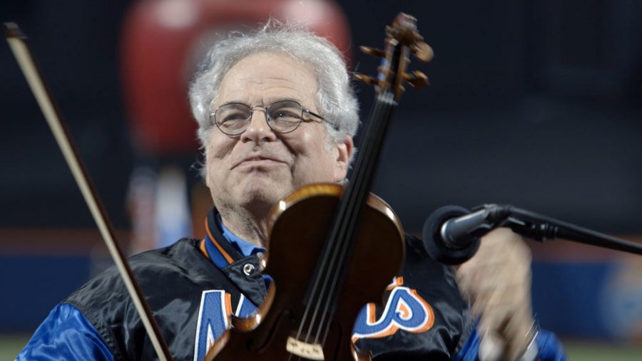 Itzhak+Perlman+performs+the+National+Anthem+at+Citi+Field.+Photo+courtesy+Greenwich+Entertainment