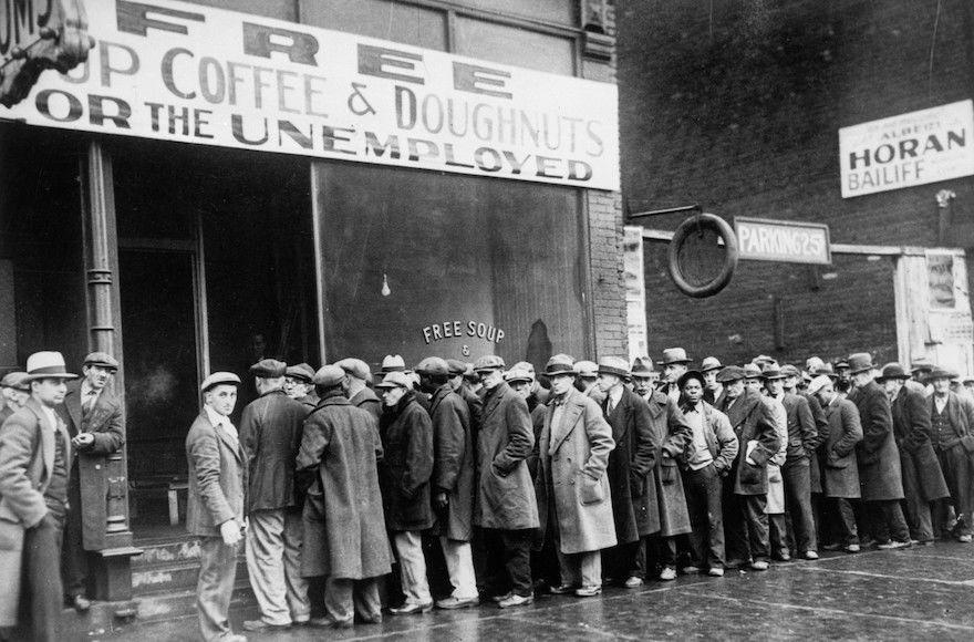 Unemployed men queued outside a Depression-era soup kitchen opened in Chicago by the mobster Al Capone in 1931. Economic uncertainty fueled Americans’ anxieties about taking in large numbers of refugees from Europe. (National Archives at College Park-Still Pictures)