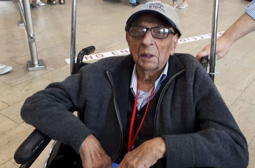 Jack Nasielski, 92, fulfills a 71-year-long dream of making aliyah on June 13, 2018. (Courtesy Nefesh B’Nefesh)