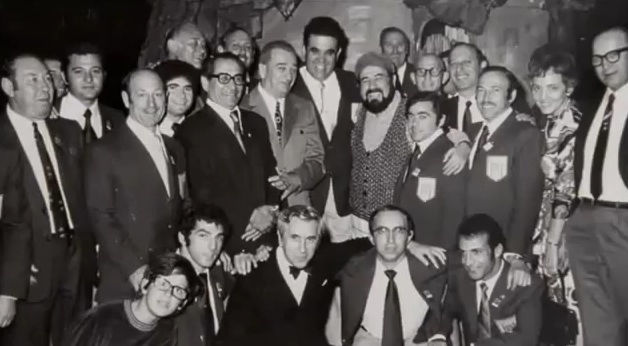 The Israeli Olympic team poses with the cast of a Munich performance of “Fiddler on the Roof” on Sept. 4, 1972, hours before the Sept. 5 attack by Black September.