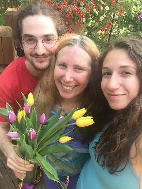 Barbara Berson (center) with her daughter Elizabeth (right) and Elizabeth’s  boyfriend, Leo Diamant (left).