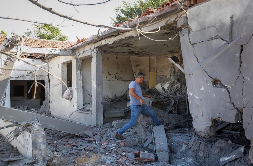 A home in the southern Israeli city of Ashkelon hit by a rocket fired from Gaza on Nov. 13, 2018. (Nati Shohat/Flash90)