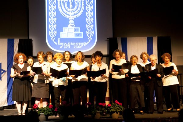 Haraeetah Ezeh Yofee, performed by Kolot with Betti Blumoff on piano 