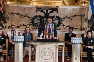 Rabbi Peter Berg of The Temple in Atlanta speaks at an interfaith prayer vigil following the Pittsburgh shooting last year. (Ellis Vener)