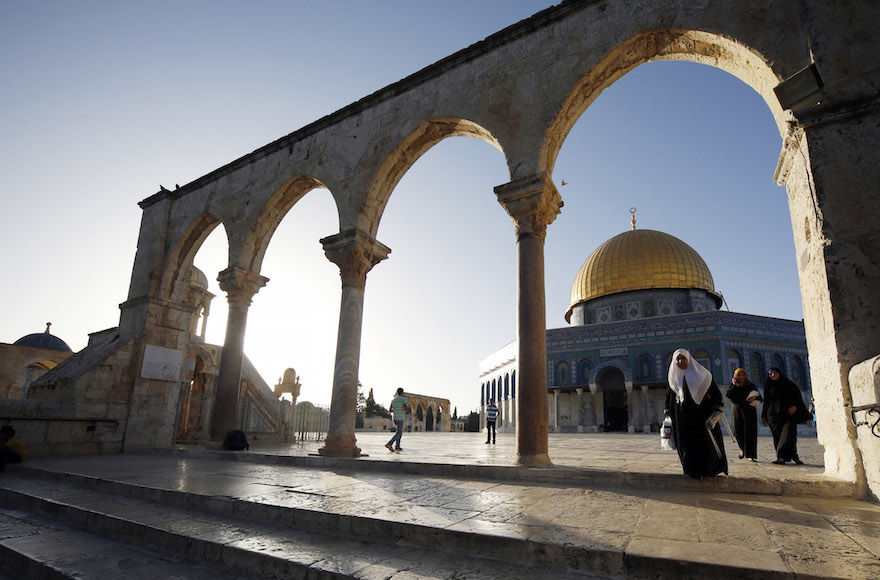 Muslims+walking+by+the+Al-Aqsa+Mosque%2C+in+Jerusalems+Old+City%2C+on+their+way+to+pray+on+the+second+day+of+the+holy+Muslim+month+of+Ramadan%2C+Jun+30+2014.+Photo%3A+Sliman+Khader%2FFlash90%C2%A0