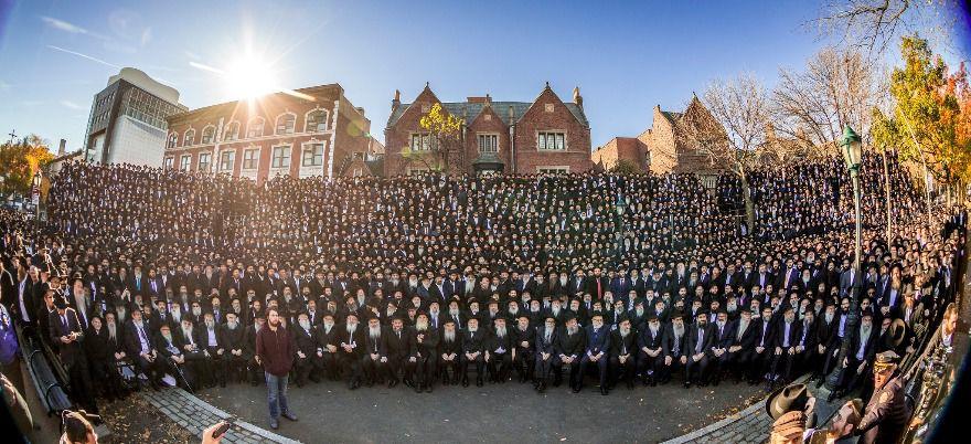 Some+4%2C700+Chabad-Lubavitch+emissaries+from+100+countries+pose+for+the+annual+group+photo+in+front+of+the+organization%E2%80%99s+Brooklyn+headquarters%2C+Nov.+4%2C+2018.+%28Courtesy+Chabad.org%29